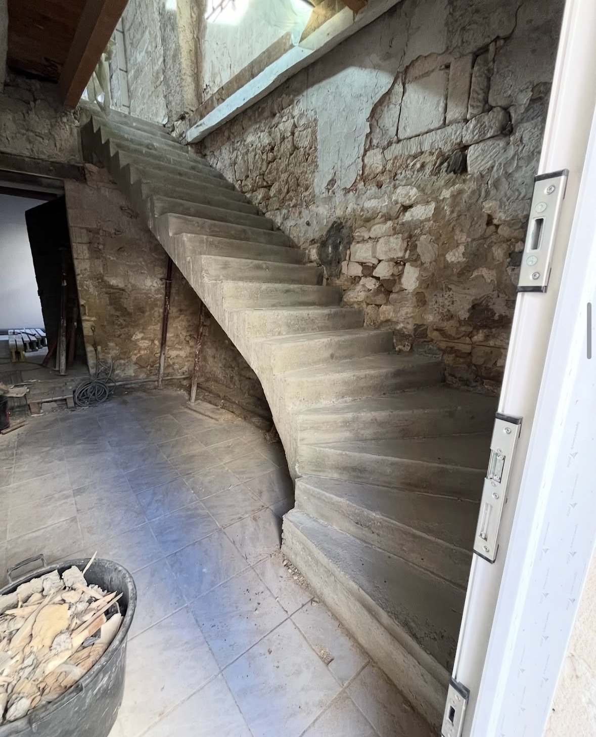Rénovation totale d'une maison en pierre & bassin